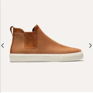 Rothys Chelsea boot in fawn size 9, gently used!